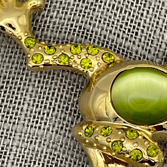 Vintage KC Brooch Gold Tone Frog Green Faux Cat Eye Jelly Belly Green Rhinestone - Picture 4 of 8